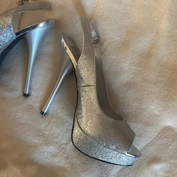 Heels - Picture 1 of 4
